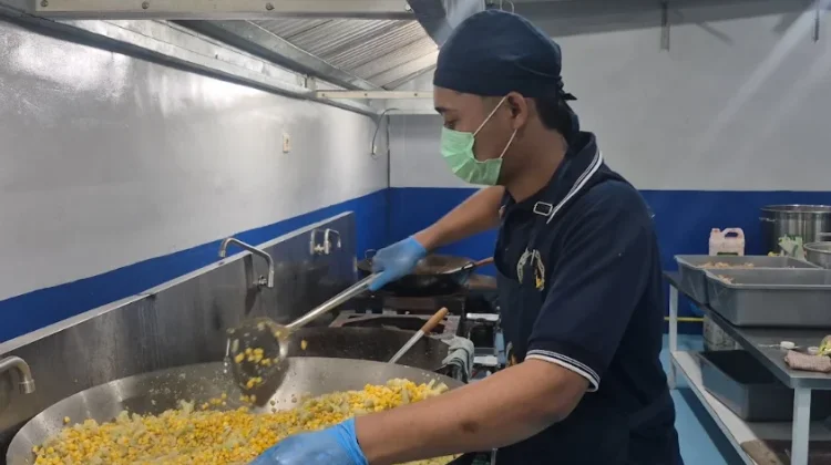 Program MBG Buka Peluang Kerja, Mantan Kernet Jadi Juru Masak