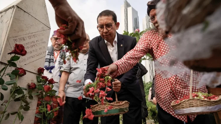 Hari Puisi Nasional 2026, Menbud Fadli Ziarahi Makam Chairil Anwar