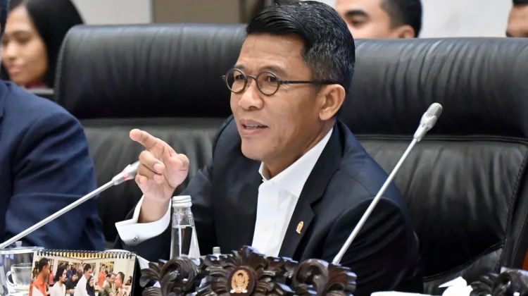Fenomena Turun Kelas Masyarakat Menengah, DPR Ingatkan Pemerintah Lakukan Ini
