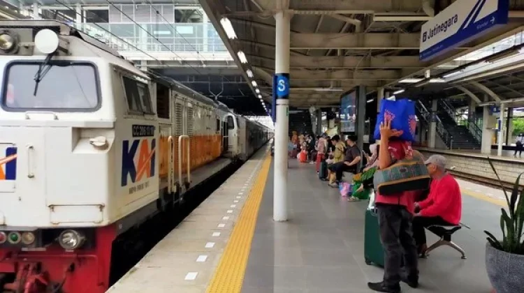 Daftar 8 KA dari Jakarta yang Dibatalkan usai Kecelakaan Bekasi