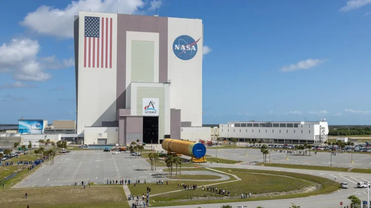 Perangkat Roket Artemis III Telah Tiba di Vehicle Assembly Building