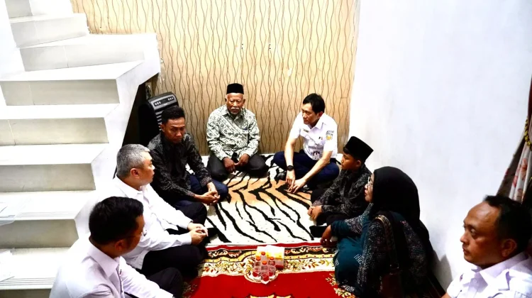 Menhub dan KAI Mengunjungi Rumah Duka Korban Tabrakan Kereta di Bekasi