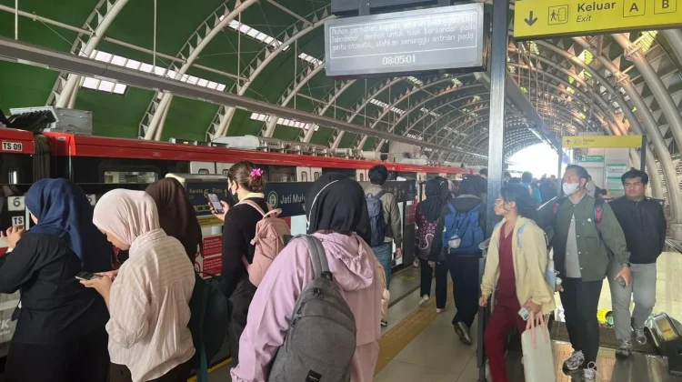 Pengguna LRT Jabodebek Tembus 127.089 Orang Akibat Gangguan di Bekasi