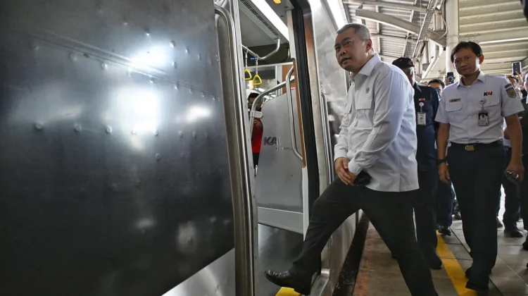 Warga Bekasi Senang karena  KRL Lintas Cikarang Kembali Beroperasi