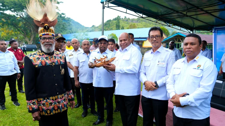 Libatkan Ondoafi, Gubernur Fakhiri Dorong Depapre Jadi Pusat Perikanan di Papua