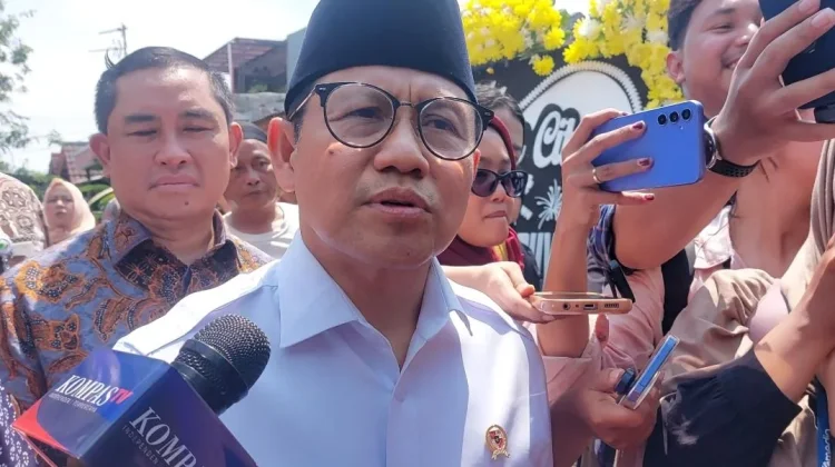 Menko PM Serahkan Santunan Kepada Korban Kecelakaan Kereta Api Meninggal Dunia