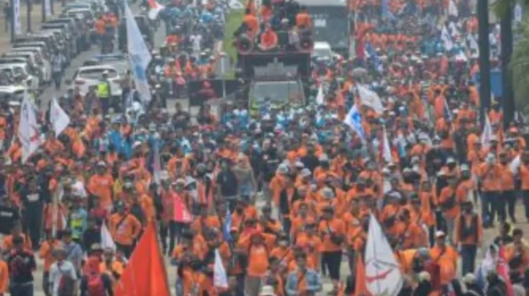 May Day 2026, Buruh Suarakan 11 Tuntutan di Silang Monas