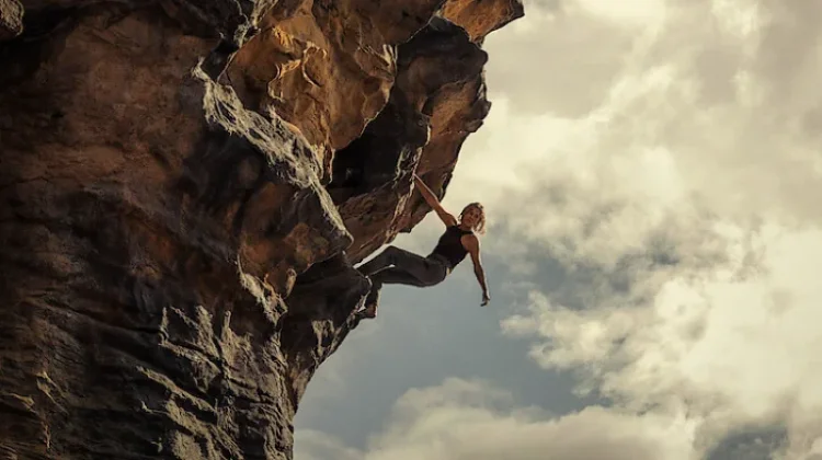 Sinopsis Film Thriller ‘Apex’, Tayang di Netflix