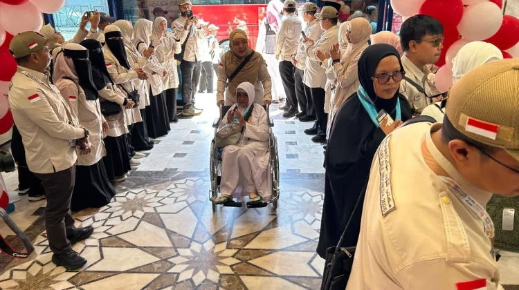 Kedatangan Perdana Jemaah Haji RI di Makkah Disambut Meriah
