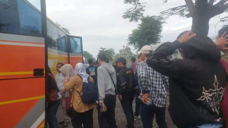 Ribuan Buruh Bekasi Bergerak ke Monas Peringati May Day