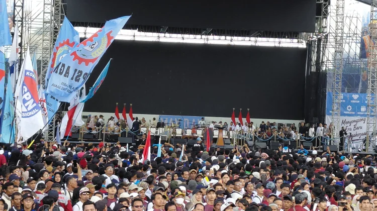 Penampilan Tantri ‘Kotak’ Hangatkan Suasana May Day di Monas