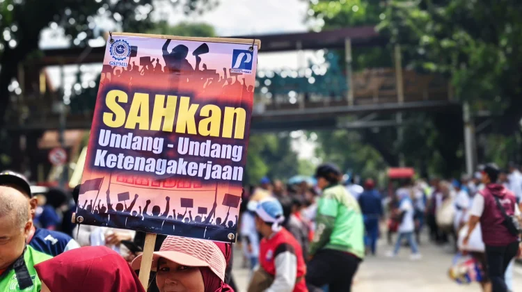 Aksi May Day Monas, Buruh Industrial Serukan Pengesahan UU Ketenagakerjaan Baru