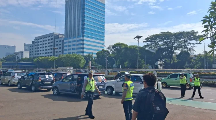 Ribuan Personel Gabungan Amankan Aksi Buruh May Day di DPR RI