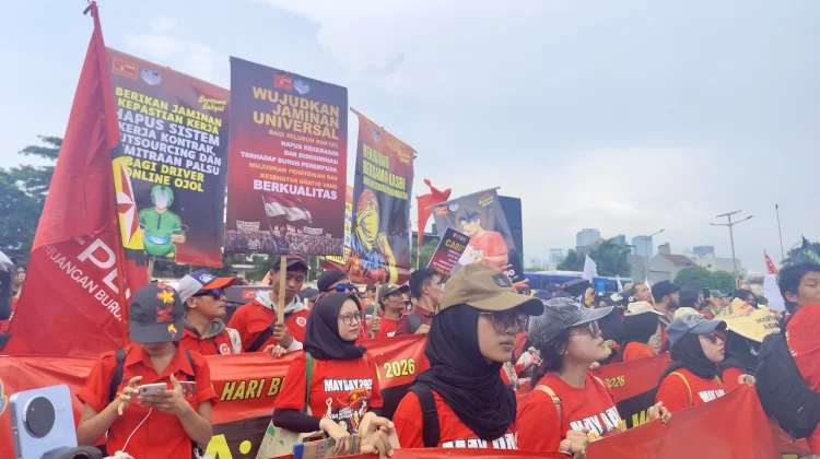 Ribuan Buruh Padati Gedung Parlemen saat Aksi May Day 2026