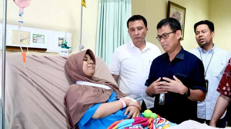 May Day, BPJS Ketenagakerjaan dan DJSN Jenguk Korban Kecelakaan Kereta di Bekasi