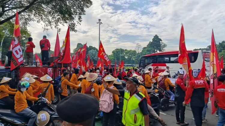 May Day  di tengah Ancaman PHK