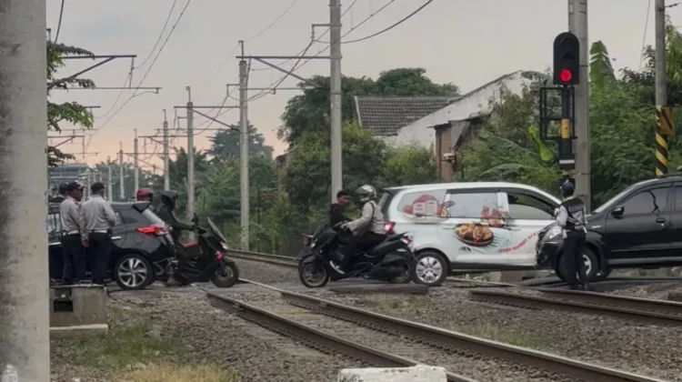 Wali Kota Pastikan Perlintasan Sebidang di Bekasi Dijaga Petugas Resmi