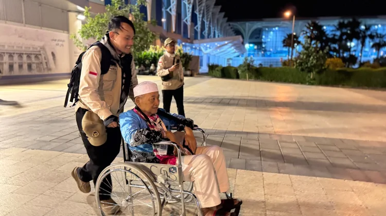 Petugas Haji Maksimalkan Layanan Jemaah Lansia di Tanah Suci