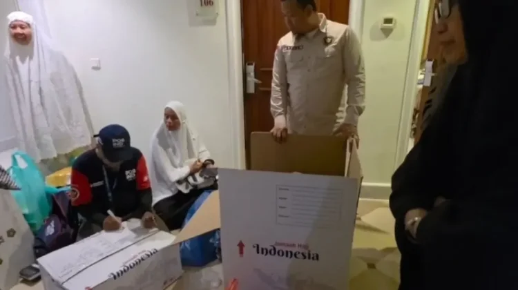 Jemaah Haji Ramai Kirim Oleh-oleh ke Indonesia lewat Kargo