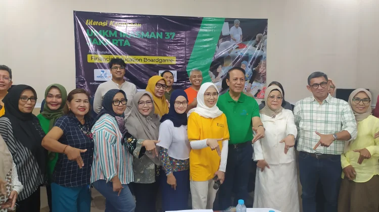 Pelaku UMKM Terima Literasi Keuangan lewat Simulasi Bisnis Ikasman 37 Jakarta
