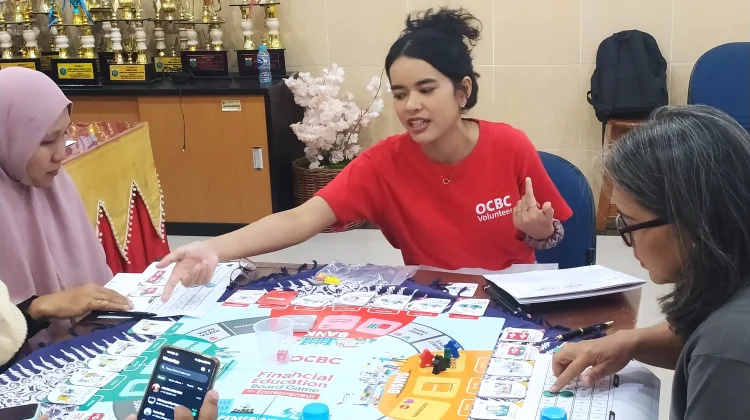 Pelaku UMKM Terima Literasi Keuangan lewat Simulasi Bisnis Ikasman 37 Jakarta