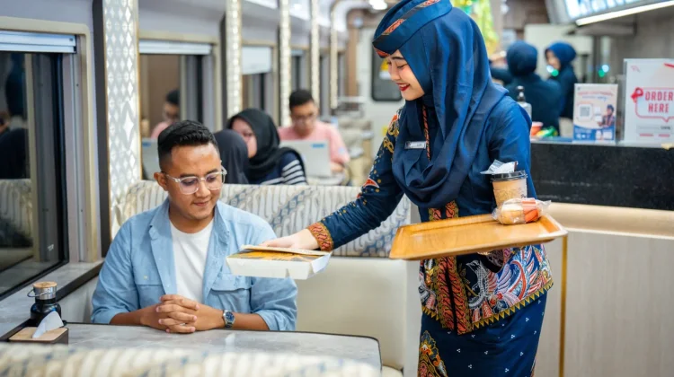 KAI Services Luncurkan Kuliner Khas di KA Sangkuriang Bandung