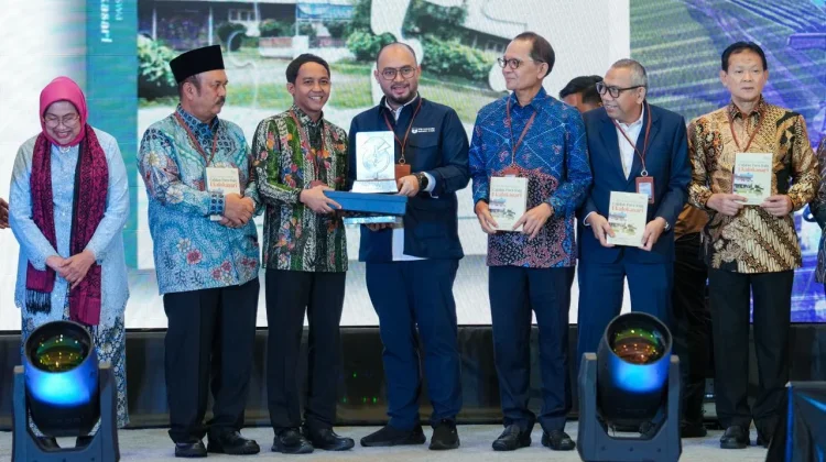 Menhut Raja Juli Resmi Dilantik sebagai Pengurus DPP HA IPB
