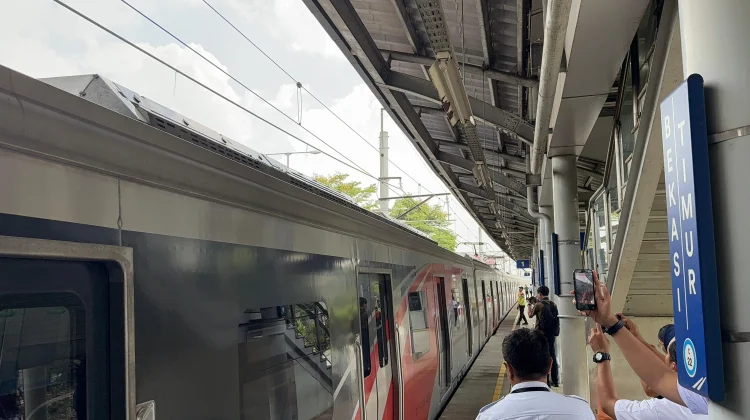 Layanan Commuter Line di Stasiun Bekasi Timur Pulih Kembali