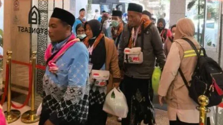 Jemaah Banten dan Padang Jalani Umrah Wajib di Makkah