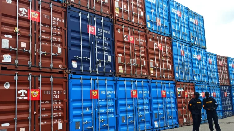 Neraca Perdagangan Indonesia  Masih Surplus di tengah Gejolak Global