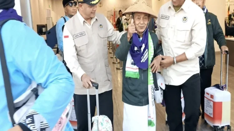 Kisah Mbah Musthofa: Dari Petani hingga Tiba di Tanah Suci