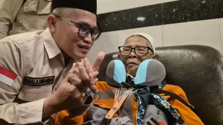 Semangat Mardijiyono, Jemaah Haji Tertua Usia 103 Tahun Tiba di Madinah