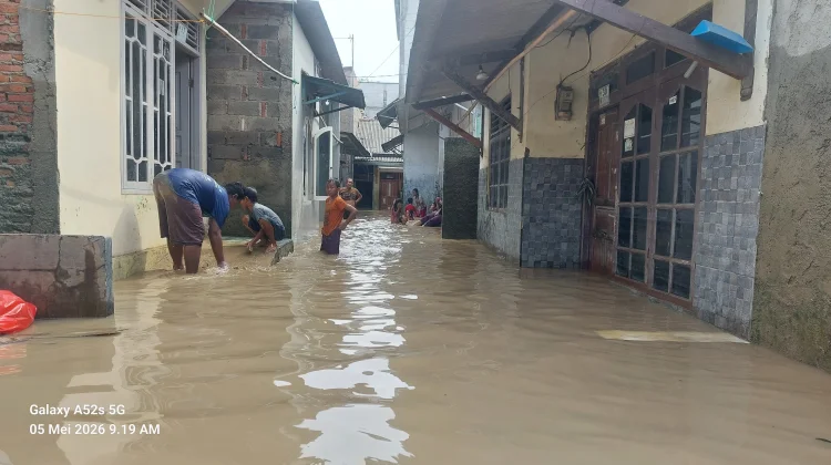 Kali Bekasi Meluap, Dua Pemukiman di Bekasi Terendam Banjir