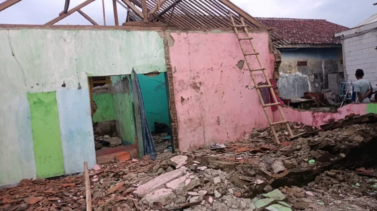 Cuaca Ekstrem Robohkan Rumah di Dua Kecamatan Kabupaten Tangerang