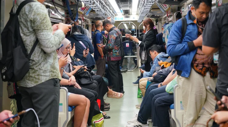 Catat Rekor Tertinggi Pengguna LRT Jabodebek, Capai 2,9 Juta Penumpang