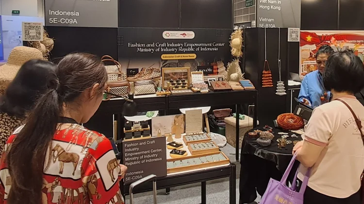 Kriya Lokal Mendunia, Produk Binaan BPIFK Raih Penghargaan di Hong Kong