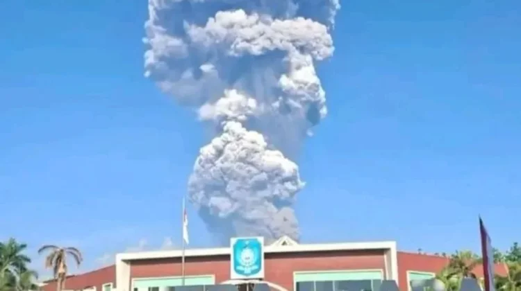 Lima Pendaki Terluka saat Erupsi Gunung Dukono
