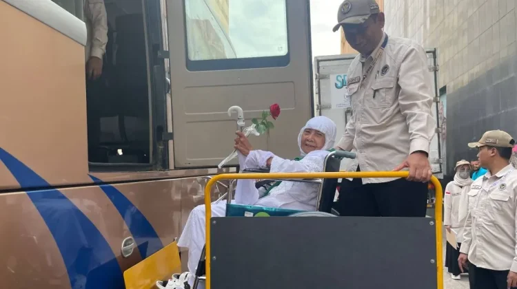 Jemaah Haji Kloter Solo Tiba Perdana di Makkah