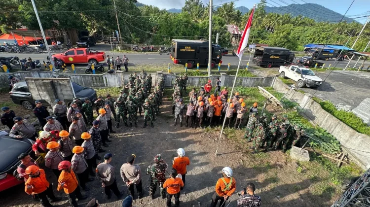 SAR Gabungan Berpacu dengan Erupsi Gunung Dukono Cari Tiga Pendaki Hilang