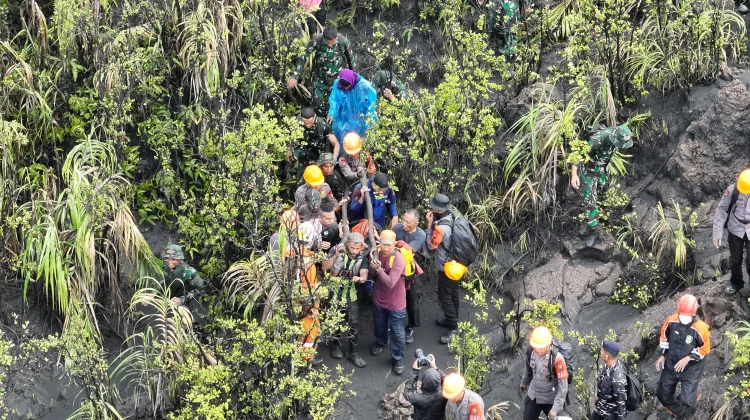 Satu Pendaki Gunung Dukono Ditemukan Meninggal, Dua WNA Masih Dicari