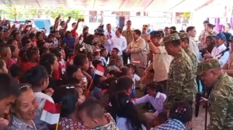 Momen Presiden Prabowo Joget dengan Warga Miangas