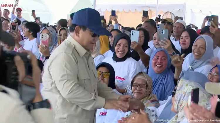 Presiden Prabowo Sapa Warga Kampung Nelayan Leato Selatan, Gorontalo