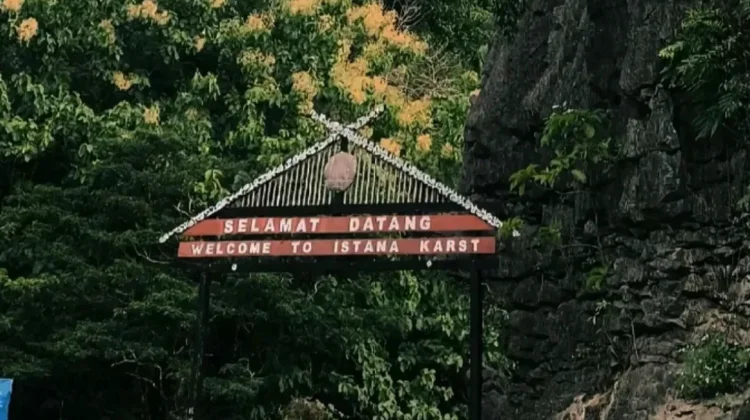 Aktivitas Tambang Bayangi Pesona Wisata Karst Indonesia