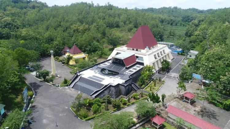 Wisata Karst Wonogiri dan Maros Sebagai Pusat Edukasi Geologi Nasional