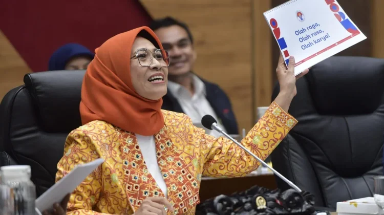 Pendidikan Sekolah Negeri, DPR Minta Pemerintah Tata Guru Non-ASN Secara Terukur