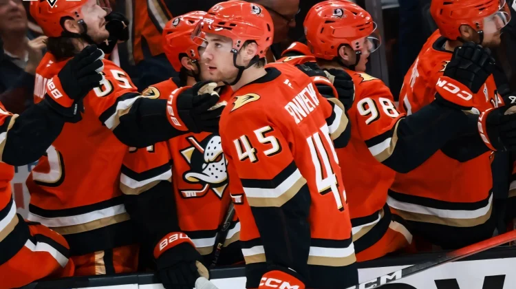 Menang Tipis 4-3, Ducks Kejar Golden Knights di Putaran Kedua Playoff NHL
