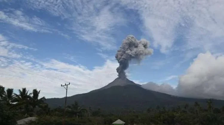 Status Gunung Lewotobi Laki-Laki Naik Jadi Siaga