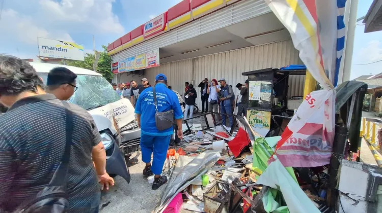 Mobil SPPG Tabrak Gerobak Pedagang di Bekasi, Korban Meninggal Dunia