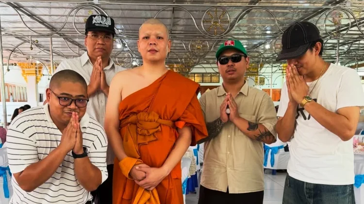 Hiatus Sementara, Drummer Band Whispers Putuskan Jadi Biksu