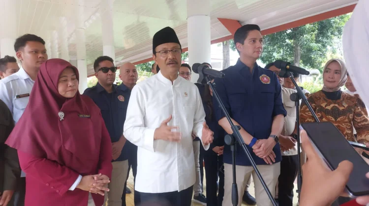 Mensos dan Ketua Umum Karang Taruna Kunjungi Sekolah Rakyat di Bekasi